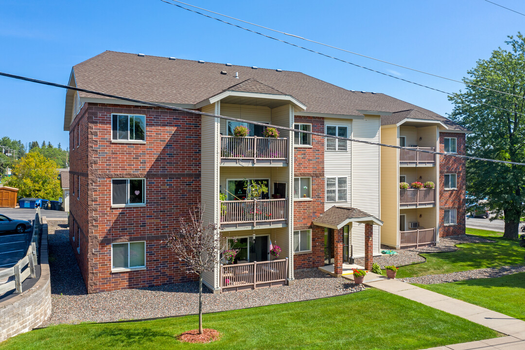 Lakeside Apartments in Duluth, MN - Building Photo