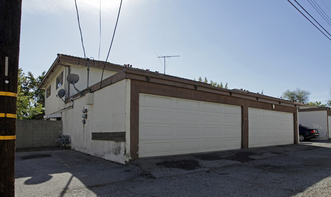 1395 W Springfield St in Upland, CA - Foto de edificio - Building Photo