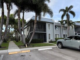 16521 Blatt Blvd in Weston, FL - Building Photo