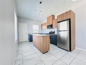 3913 Bella Costa Dr in Weslaco, TX - Building Photo - Building Photo