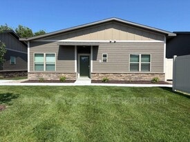 1113 Claude Rd in Grand Island, NE - Building Photo