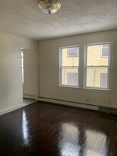 11 Arnold St, Unit Unfurnished in Hartford, CT - Foto de edificio - Building Photo