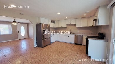 7031 W Almeria Rd in Phoenix, AZ - Building Photo - Building Photo