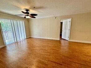 713 Crest Pines Dr-Unit -221 in Orlando, FL - Building Photo - Building Photo