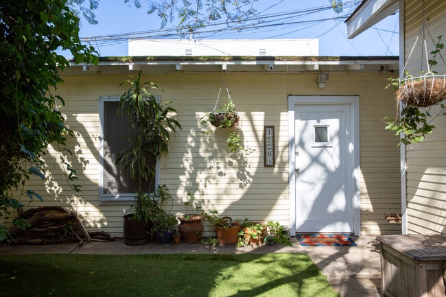 1229 23rd St, Unit Cottage in Santa Monica, CA - Foto de edificio - Building Photo