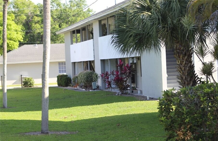 1725 6th Ave, Unit 7 in Vero Beach, FL - Foto de edificio