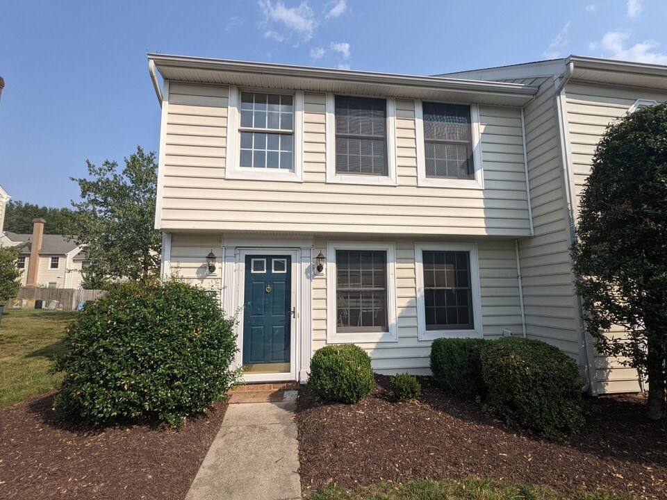 9908 Whitney Cir in Richmond, VA - Building Photo