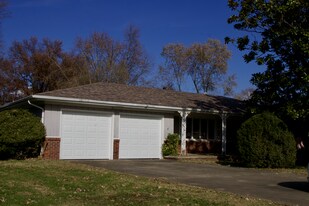 1853 E Gretna St in Springfield, MO - Building Photo