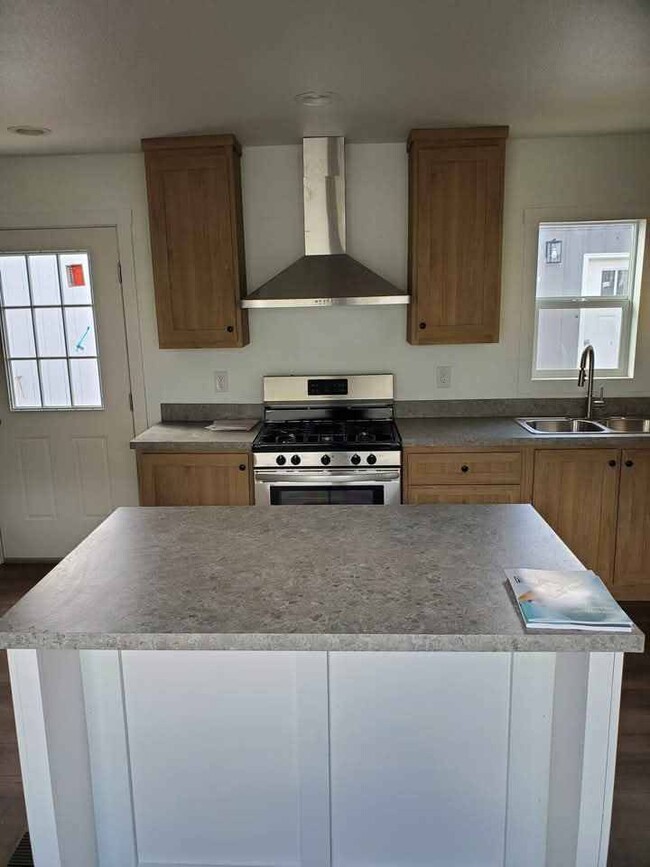 530 Frontier Dr in Colorado City, AZ - Building Photo - Building Photo