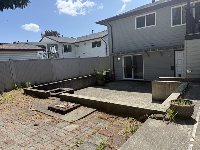 11825-11891 91 Ave in Delta, BC - Building Photo - Building Photo