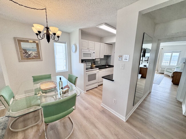 303 Atlantic Ave in Virginia Beach, VA - Foto de edificio - Building Photo