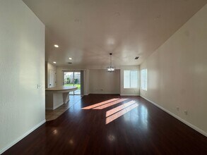 5109 Silver Clover Ave in Bakersfield, CA - Building Photo - Building Photo