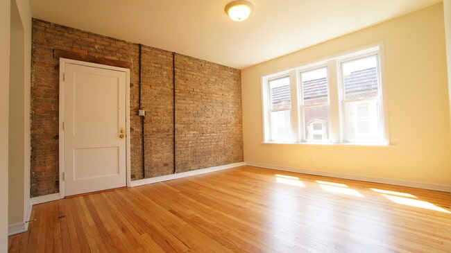 3008 N Whipple St in Chicago, IL - Building Photo - Building Photo