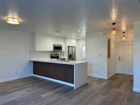 322 NE 3rd St in Hallandale Beach, FL - Building Photo