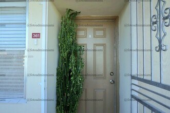 1481 NE Miami Gardens Dr in Miami, FL - Building Photo - Building Photo