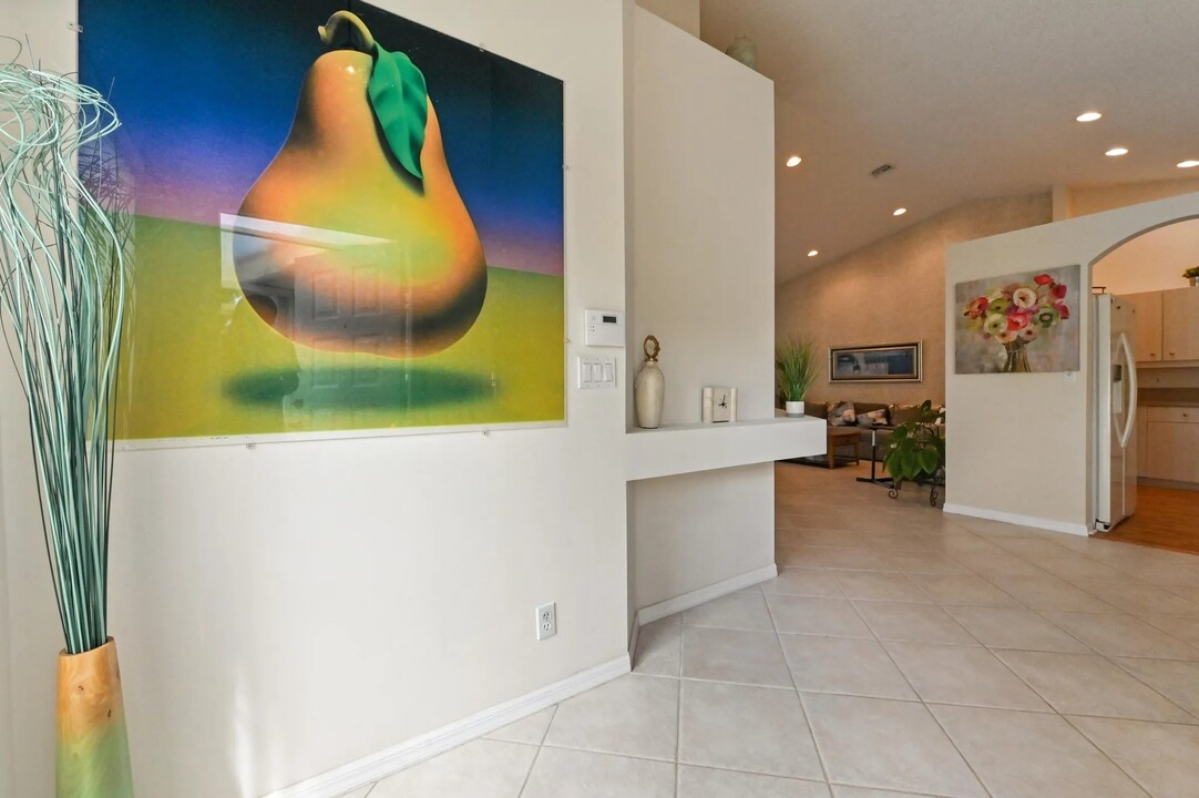 6077 Lake Hibiscus Dr in Delray Beach, FL - Building Photo