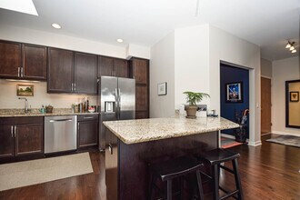 5858 N Broadway in Chicago, IL - Building Photo - Building Photo