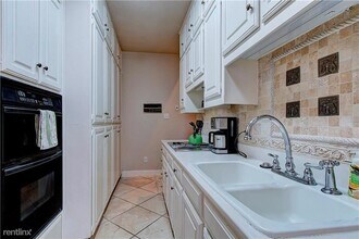 1626 Palma Plaza-Unit -Apt 10 in Austin, TX - Building Photo - Building Photo