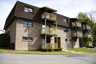 Gardenwood in Johnson City, NY - Foto de edificio - Building Photo