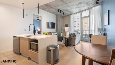 143 E Commerce St in San Antonio, TX - Foto de edificio - Building Photo