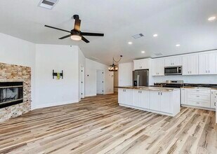 6548 Quail Spring Ave in Twentynine Palms, CA - Foto de edificio - Building Photo