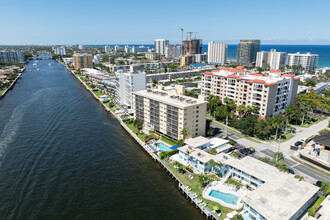 Riverside Terrace Condominiums in Pompano Beach, FL - Foto de edificio - Building Photo