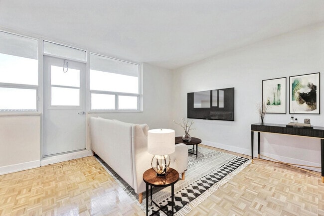 Upper Canada Court, East in Toronto, ON - Building Photo - Building Photo