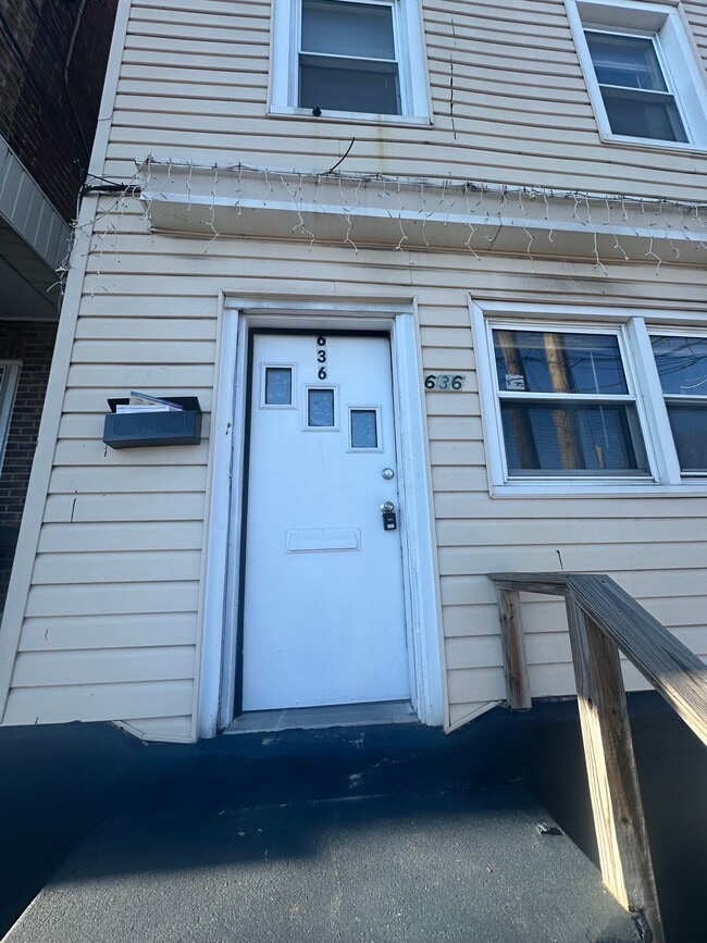 636 Ridge Ave in Allentown, PA - Foto de edificio - Building Photo