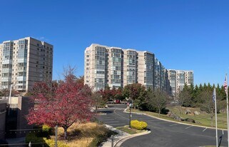 19355 CYPRESS RIDGE Ter in Leesburg, VA - Building Photo