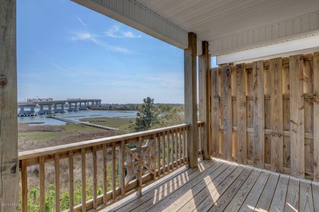 209A Bridgeview Ct in Surf City, NC - Foto de edificio - Building Photo