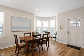 80 W Geneva St in Williams Bay, WI - Foto de edificio - Building Photo