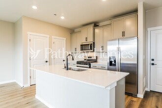 17903 E 94th Pl in Commerce City, CO - Foto de edificio - Building Photo