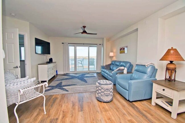 property at 100 Olde Towne Yacht Club Rd