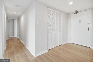 3713 S George Mason Dr, Unit 316 in Falls Church, VA - Building Photo - Building Photo