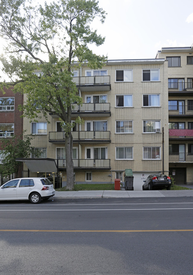 3385 Édouard-Montpetit in Montréal, QC - Building Photo - Building Photo