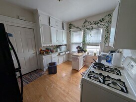 3246-3246 N Oakland Ave in Milwaukee, WI - Building Photo