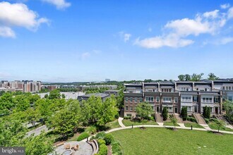 500 Overlook Park Dr in Oxon Hill, MD - Building Photo - Building Photo