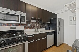 1101 3rd St SW in Washington, DC - Foto de edificio - Building Photo