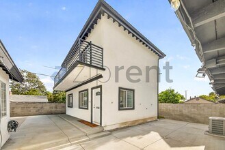 17426 Elkwood St in Los Angeles, CA - Building Photo - Building Photo