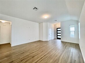 126 Canley Lp in Hutto, TX - Building Photo - Building Photo