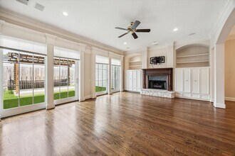 1321 Whispering Pines Dr in Houston, TX - Building Photo - Building Photo