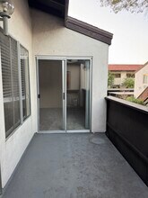 1353 Caminito Gabaldon, Unit D in San Diego, CA - Foto de edificio - Building Photo