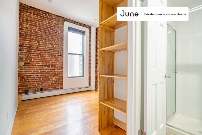 Private bedroom in 4 bed/4 bath Home in New York, NY - Building Photo - Building Photo