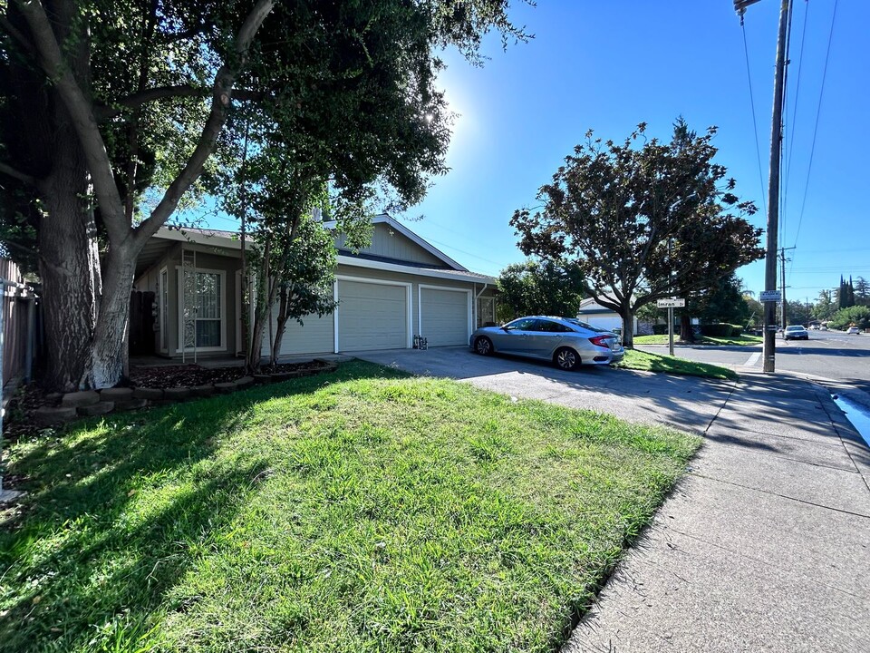 1000-1002 Bell St in Sacramento, CA - Building Photo