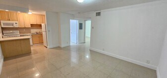 110 SE 2nd St in Hallandale Beach, FL - Building Photo