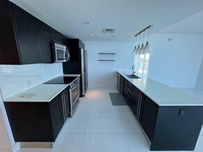 665 NE 25th St, Unit PHI-04 in Miami, FL - Building Photo - Building Photo
