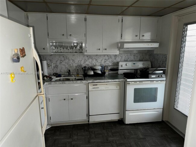 950 Hillcrest Dr in Hollywood, FL - Building Photo - Building Photo