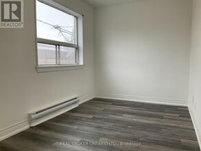 2209 Gerrard St E in Toronto, ON - Building Photo - Building Photo