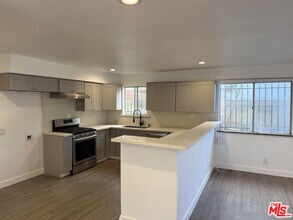 1505 S Dunsmuir Ave in Los Angeles, CA - Building Photo - Building Photo