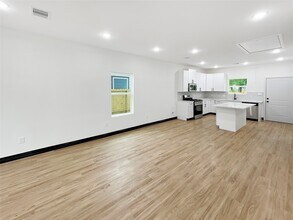 7949 Earhart St in Houston, TX - Building Photo - Building Photo